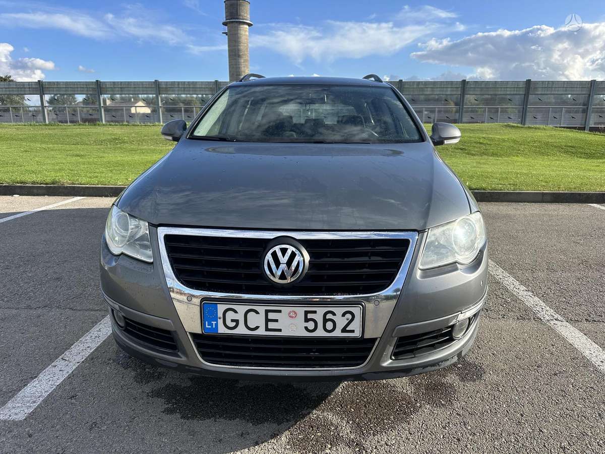 Volkswagen Passat - 1