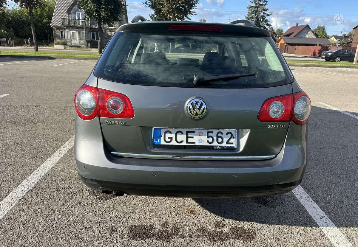 Volkswagen Passat - 4