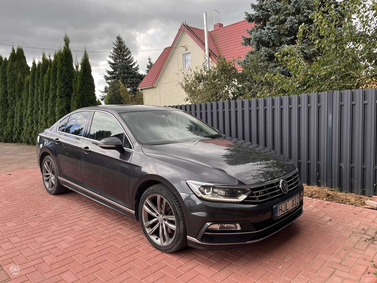 Volkswagen Passat - 1