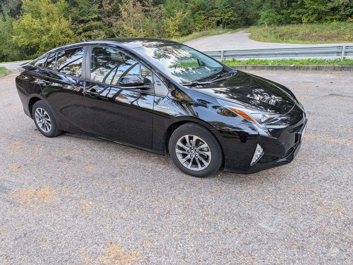 Toyota Prius - 4