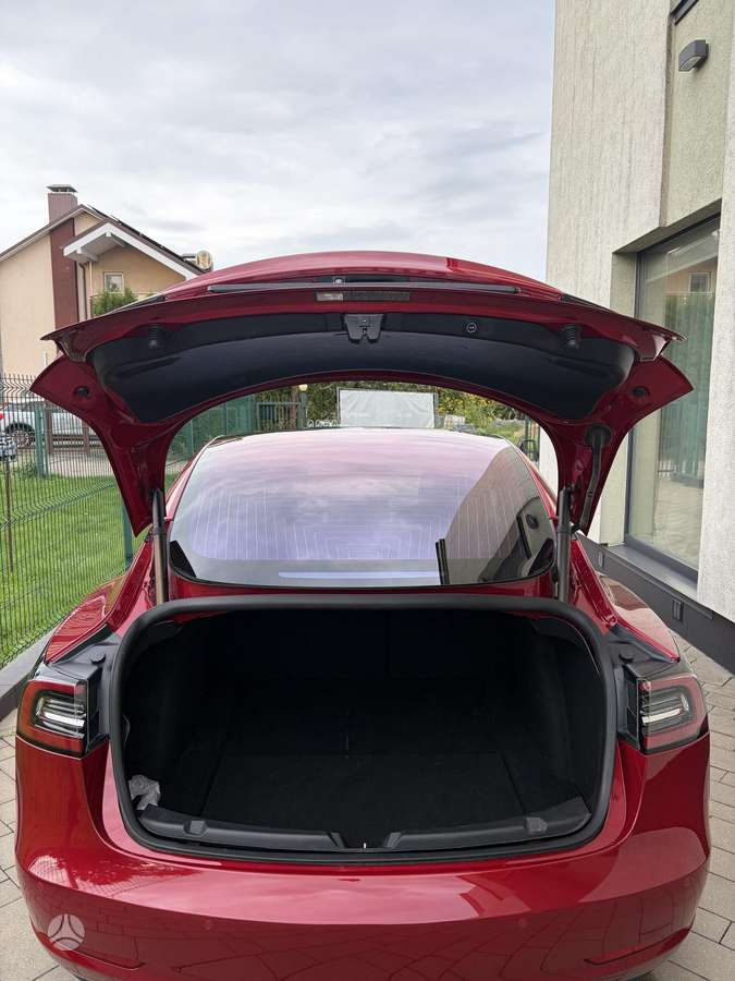 Tesla Model 3 - 8