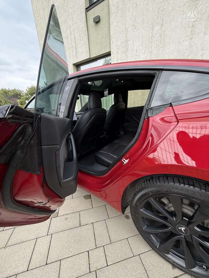Tesla Model 3 - 11