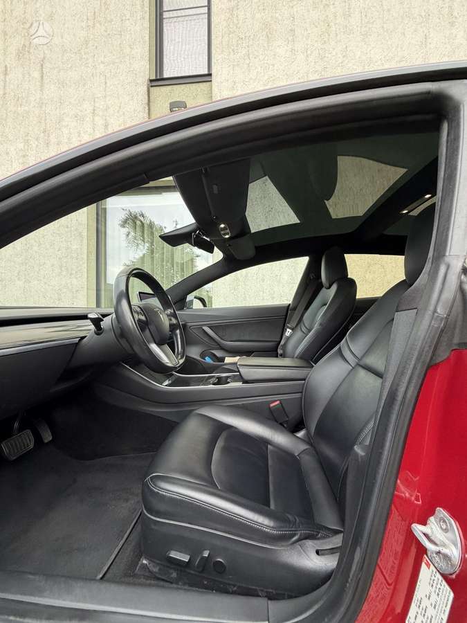 Tesla Model 3 - 10