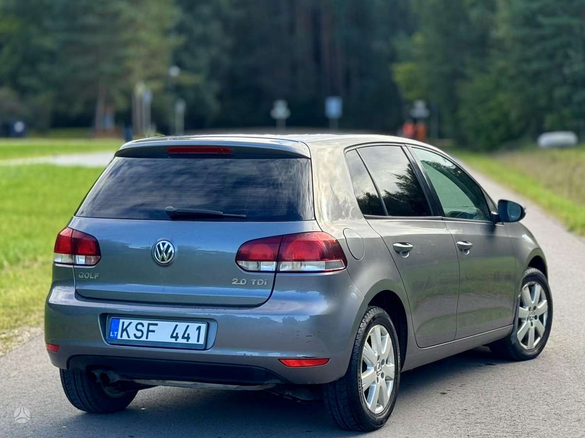 Volkswagen Golf - 8