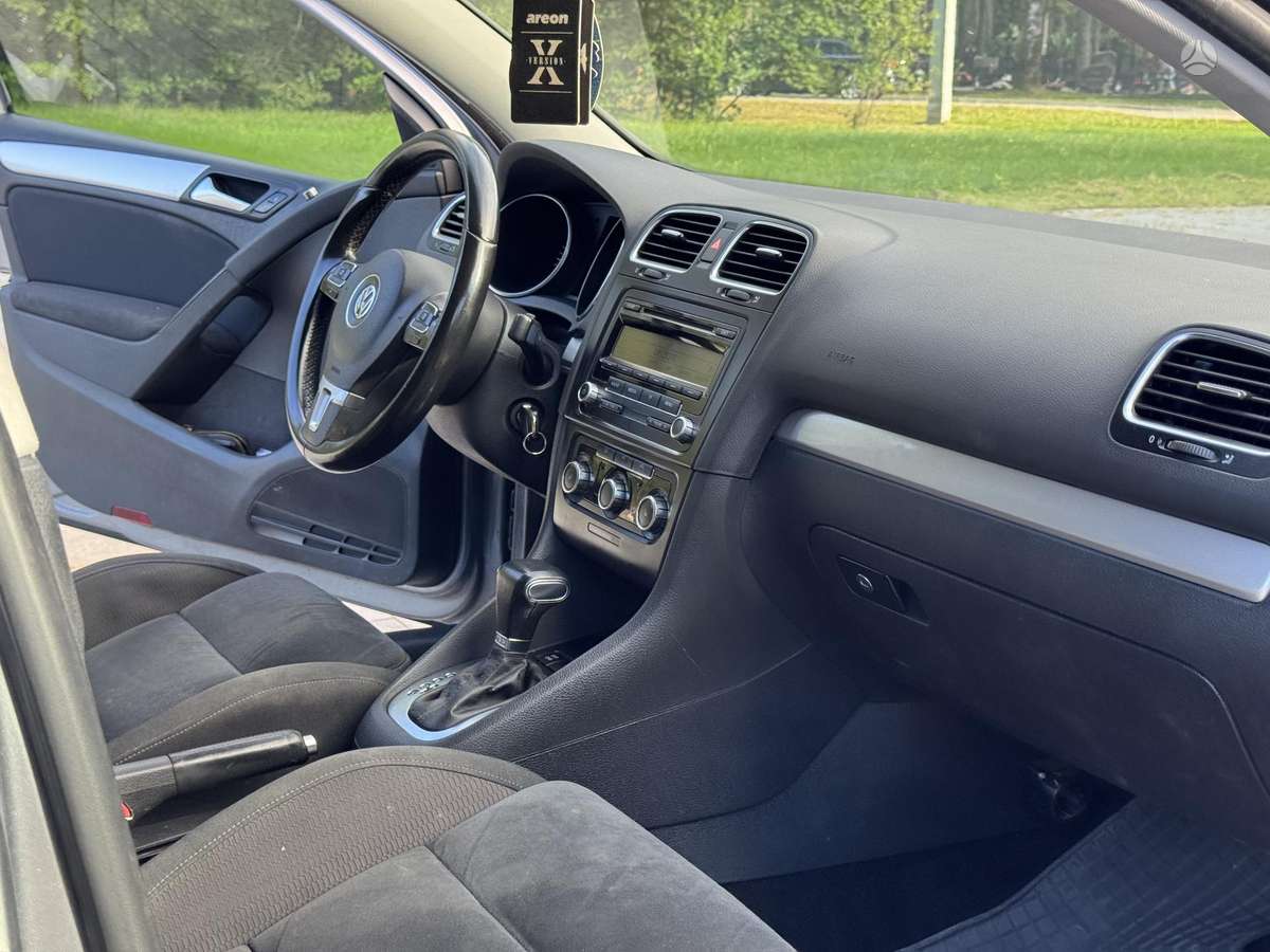 Volkswagen Golf - 10