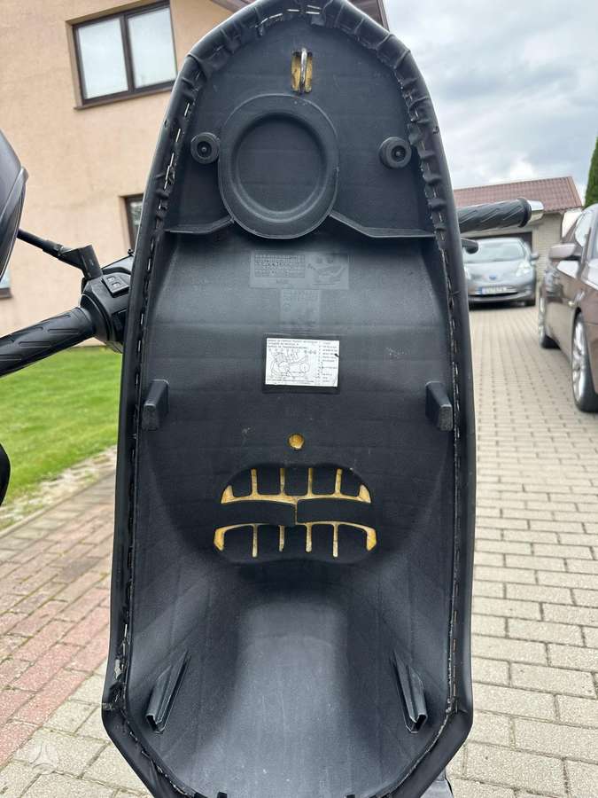Peugeot Kisbee 49cc, scooters / mopeds