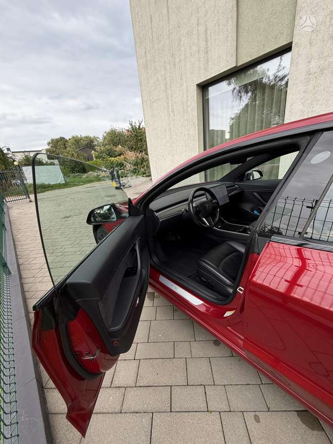 Tesla Model 3 - 9