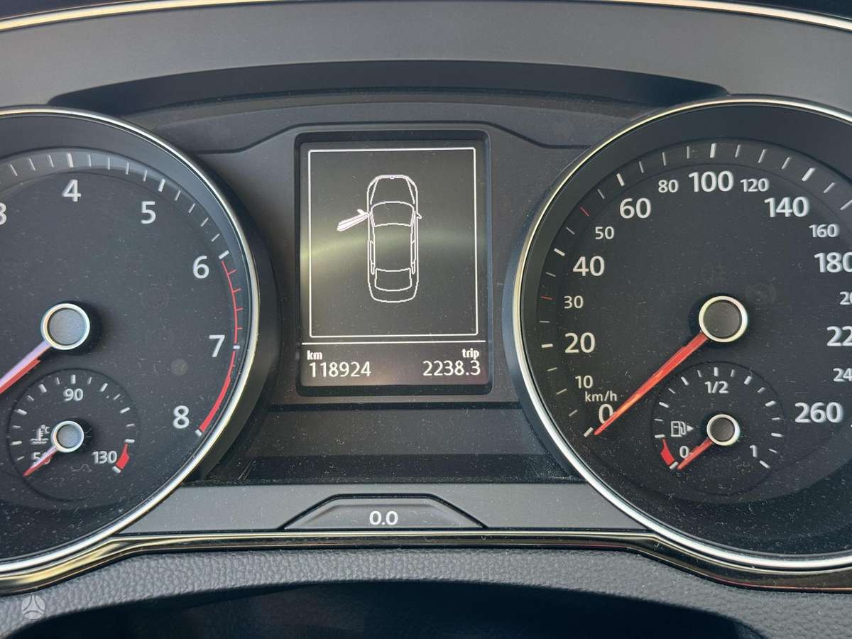 Volkswagen Passat - 11