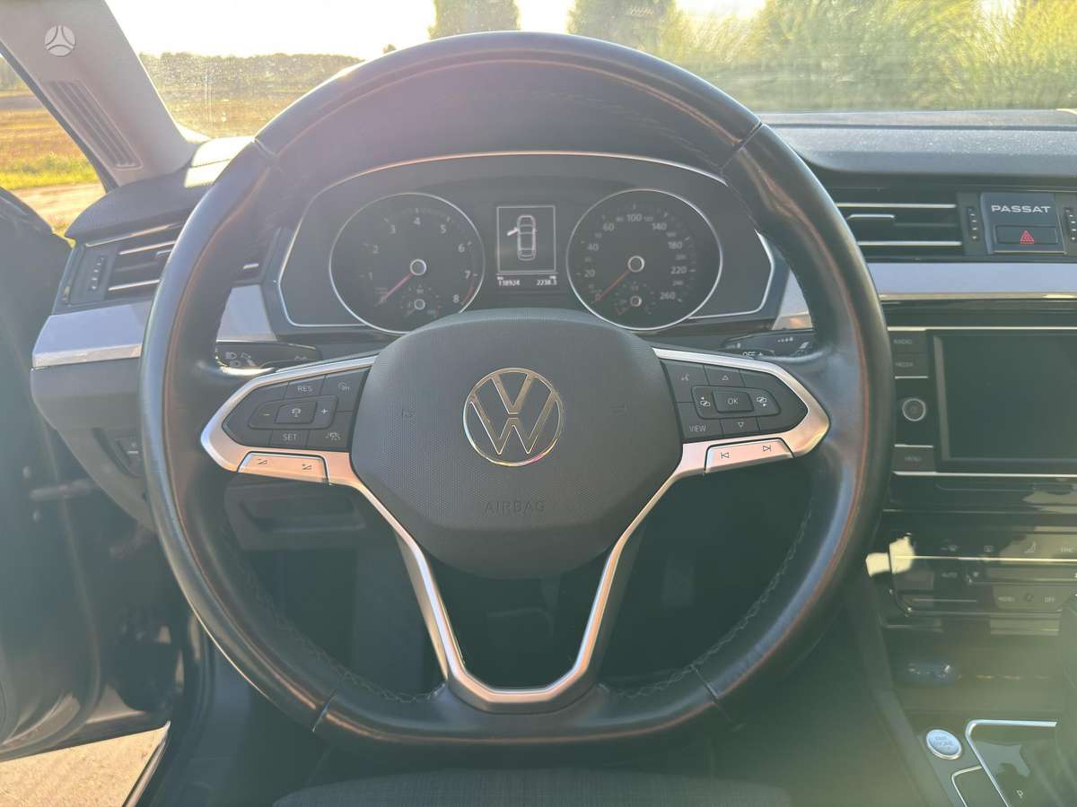 Volkswagen Passat - 12
