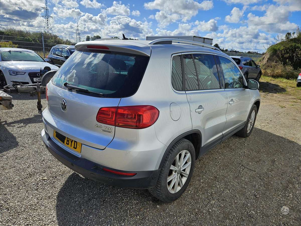 Volkswagen Tiguan - 4