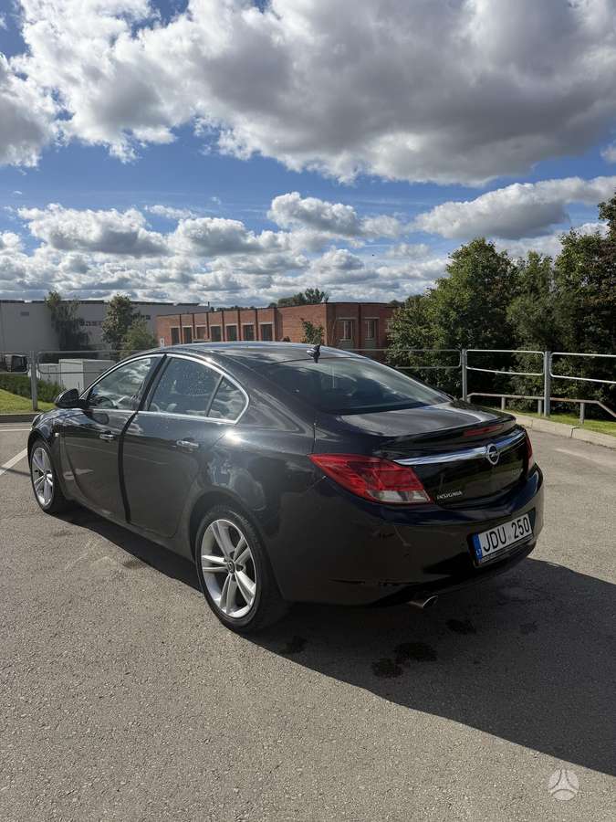 Opel Insignia, 2.0 l., Седан