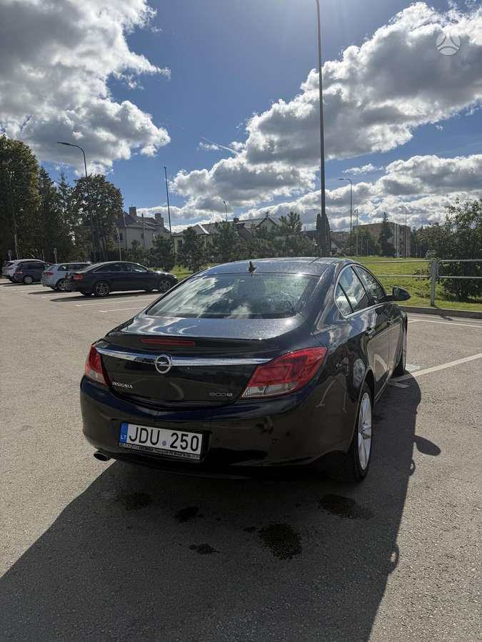Opel Insignia, 2.0 l., Седан
