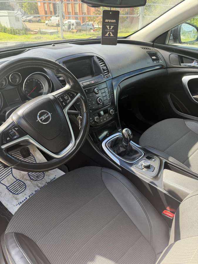 Opel Insignia, 2.0 l., Седан