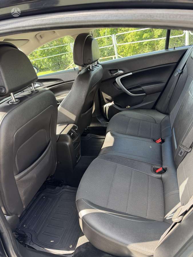 Opel Insignia, 2.0 l., Седан