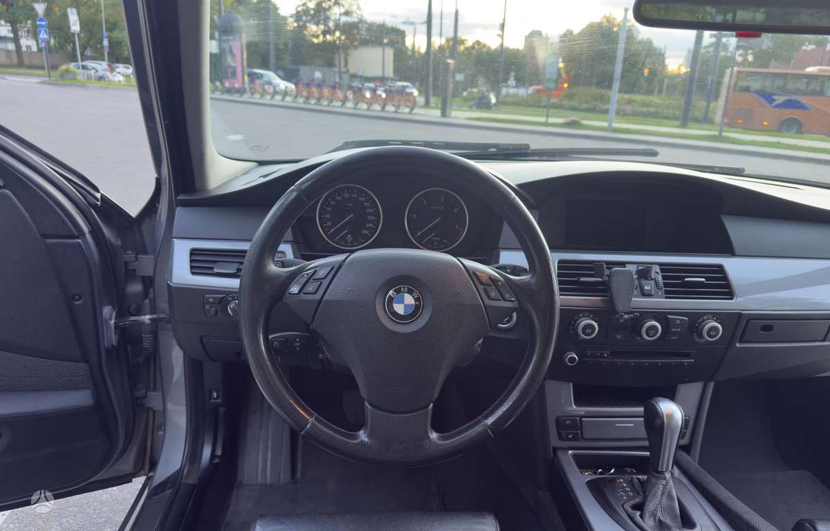 BMW 520, 2.0 l., Седан