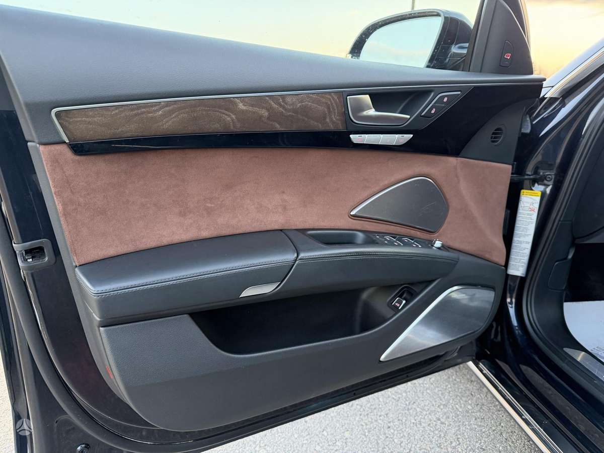 Audi A8 L, 4.0 l., Седан