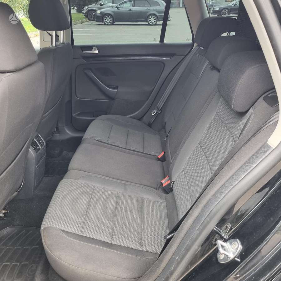 Volkswagen Golf - 8