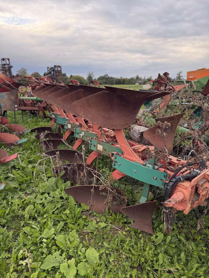 Kverneland Pl100, ploughs