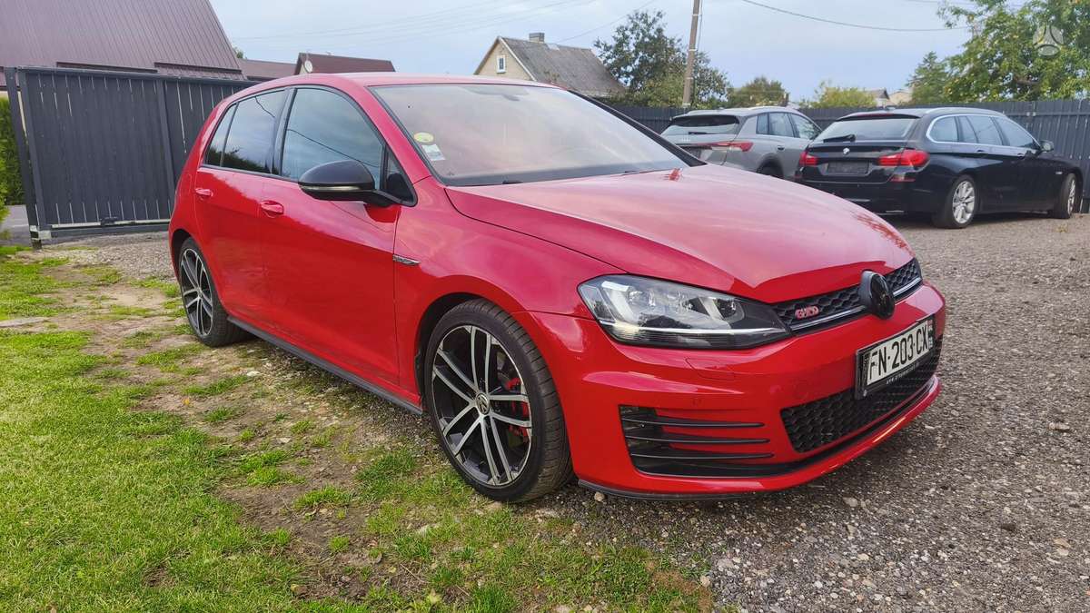 Volkswagen Golf - 2