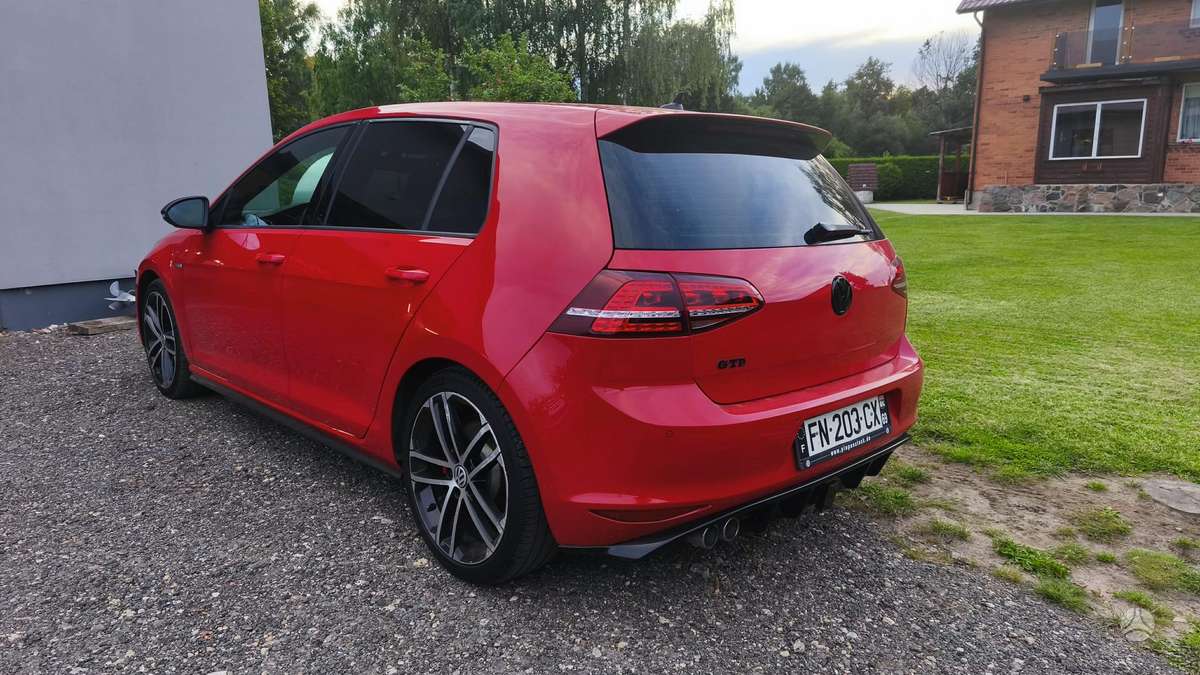 Volkswagen Golf - 8