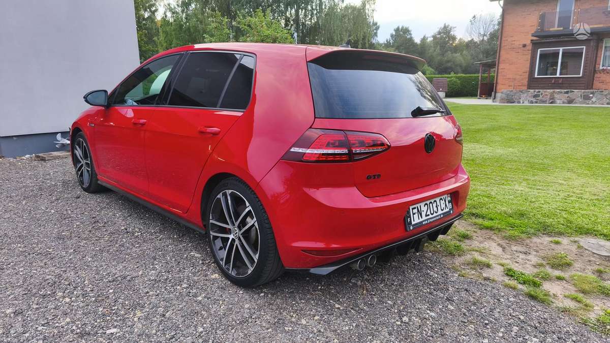 Volkswagen Golf - 10