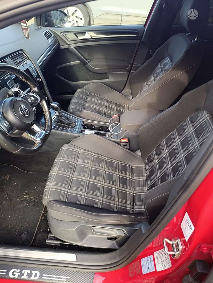 Volkswagen Golf - 11
