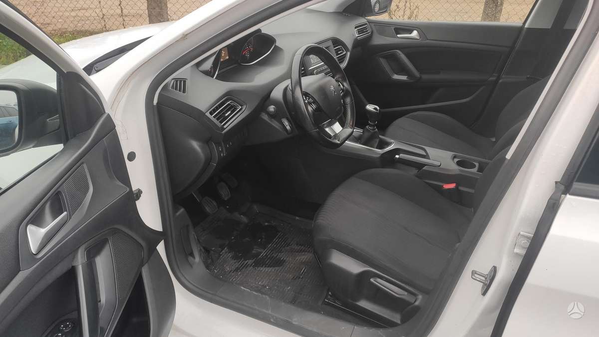 Peugeot 308 - 8