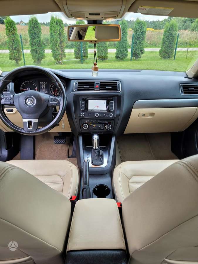 Volkswagen Jetta - 8