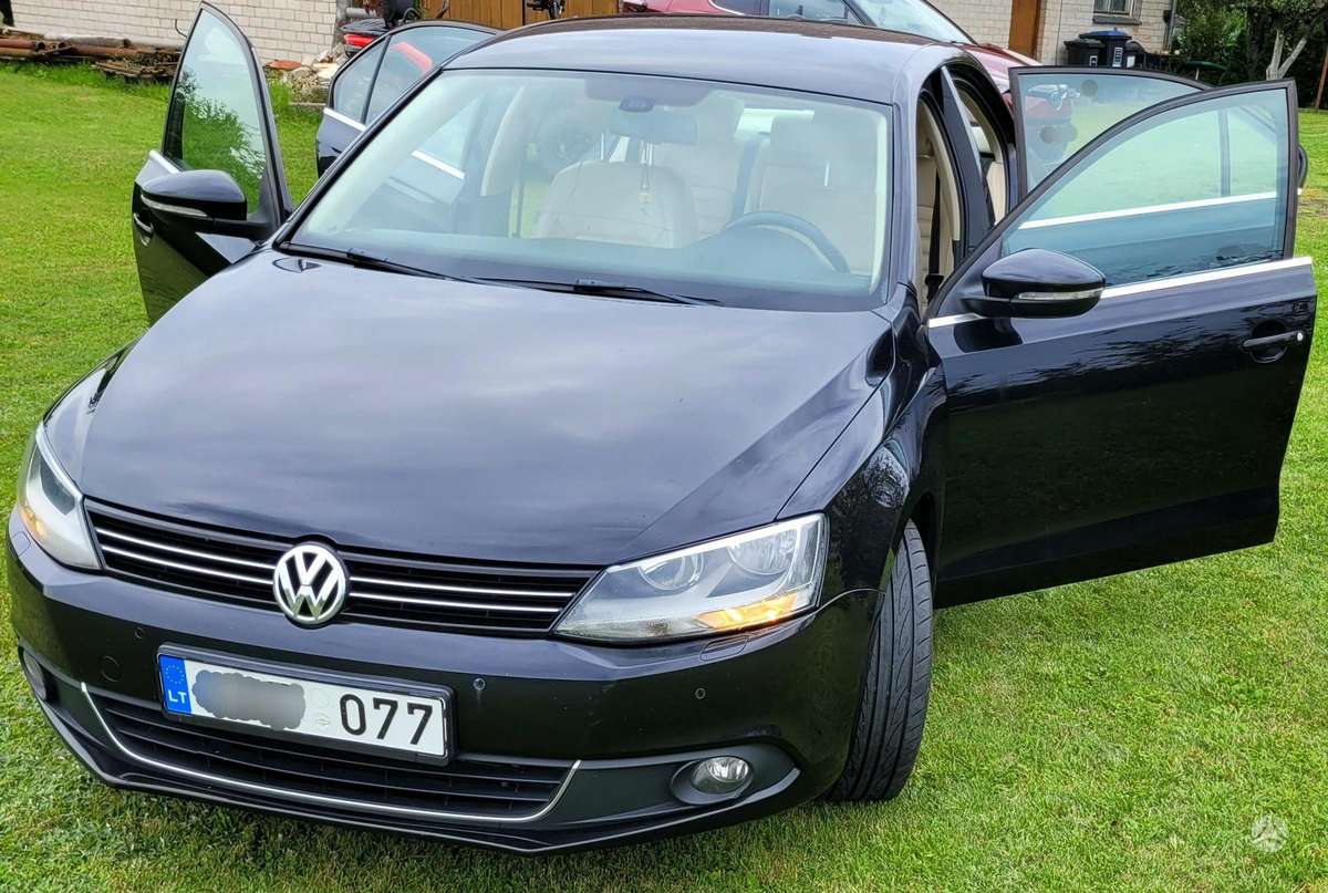 Volkswagen Jetta - 4