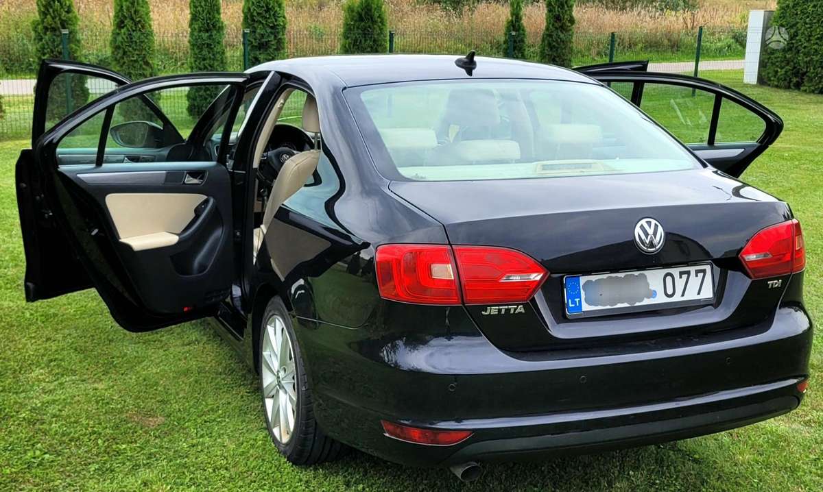 Volkswagen Jetta - 1