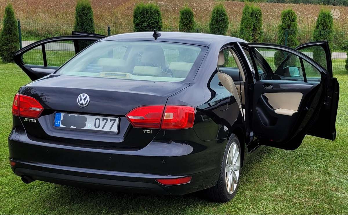 Volkswagen Jetta - 2
