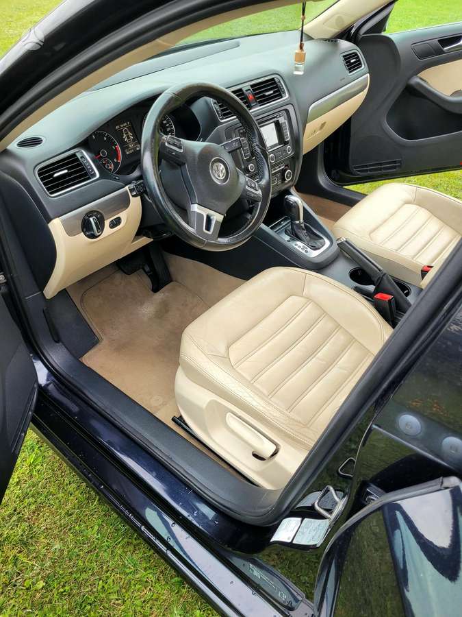 Volkswagen Jetta - 9