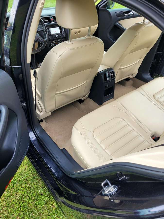 Volkswagen Jetta - 11