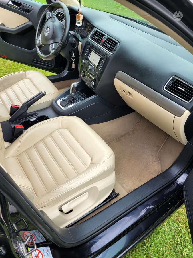 Volkswagen Jetta - 10