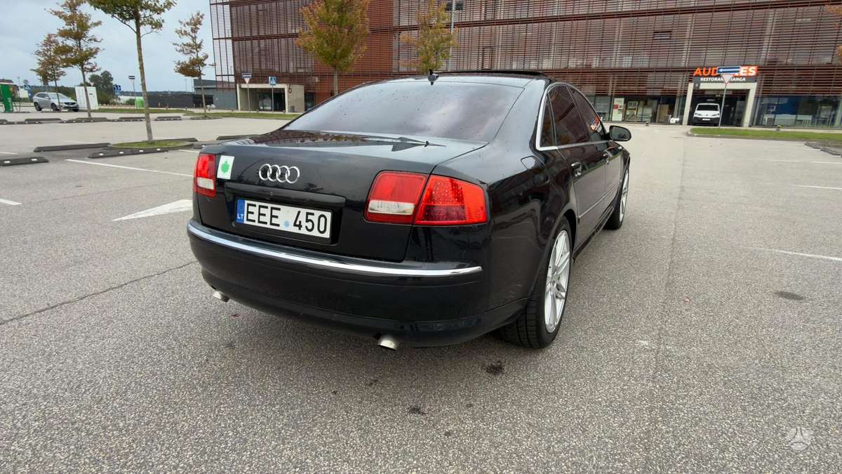 Audi A8, 4.2 l., sedanas