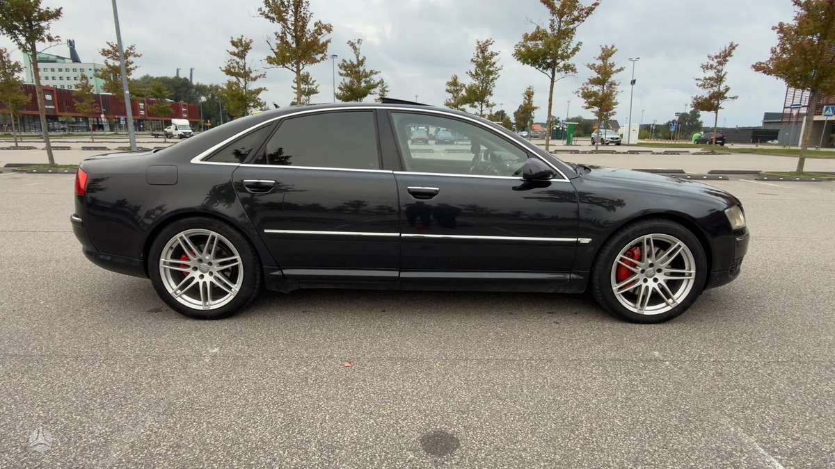Audi A8, 4.2 l., sedanas