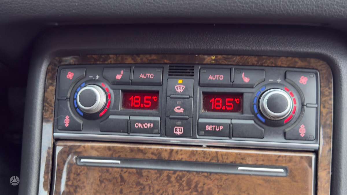 Audi A8, 4.2 l., Седан