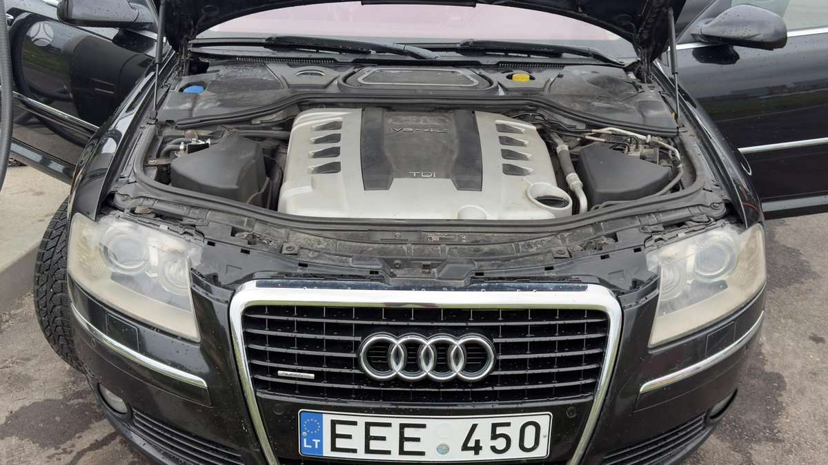 Audi A8, 4.2 l., Седан
