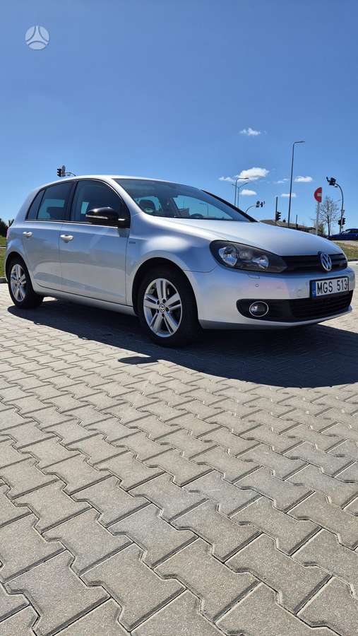 Volkswagen Golf - 1