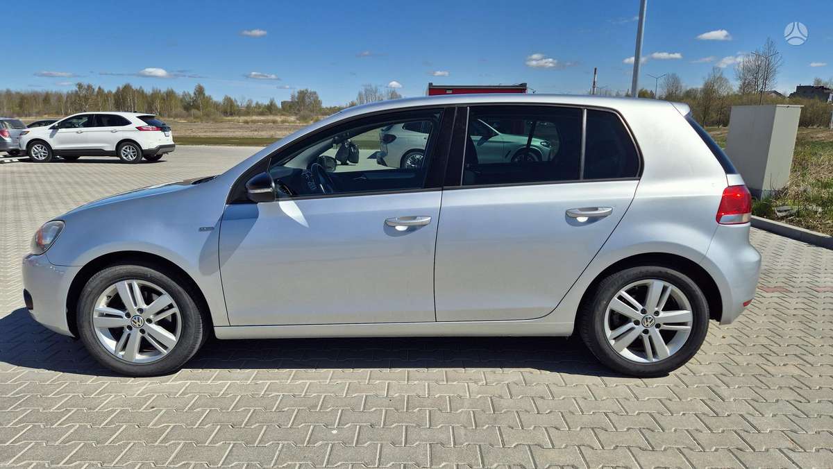 Volkswagen Golf - 6