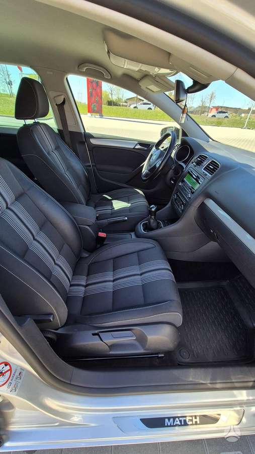 Volkswagen Golf - 8