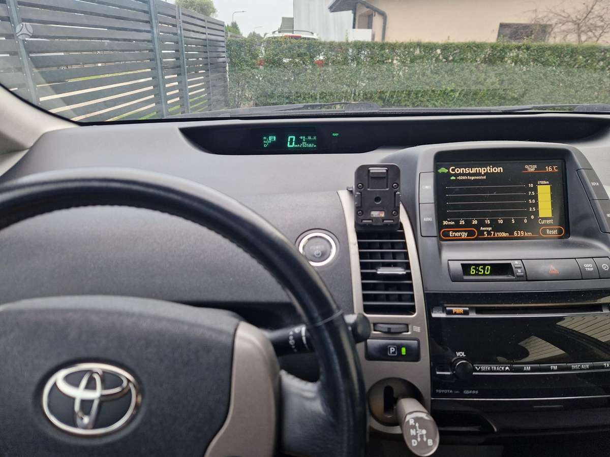 Toyota Prius - 5