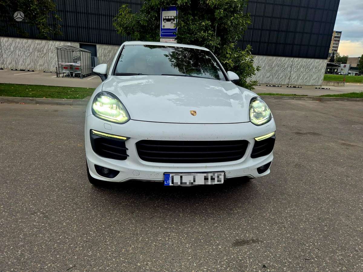 Porsche Cayenne - 2