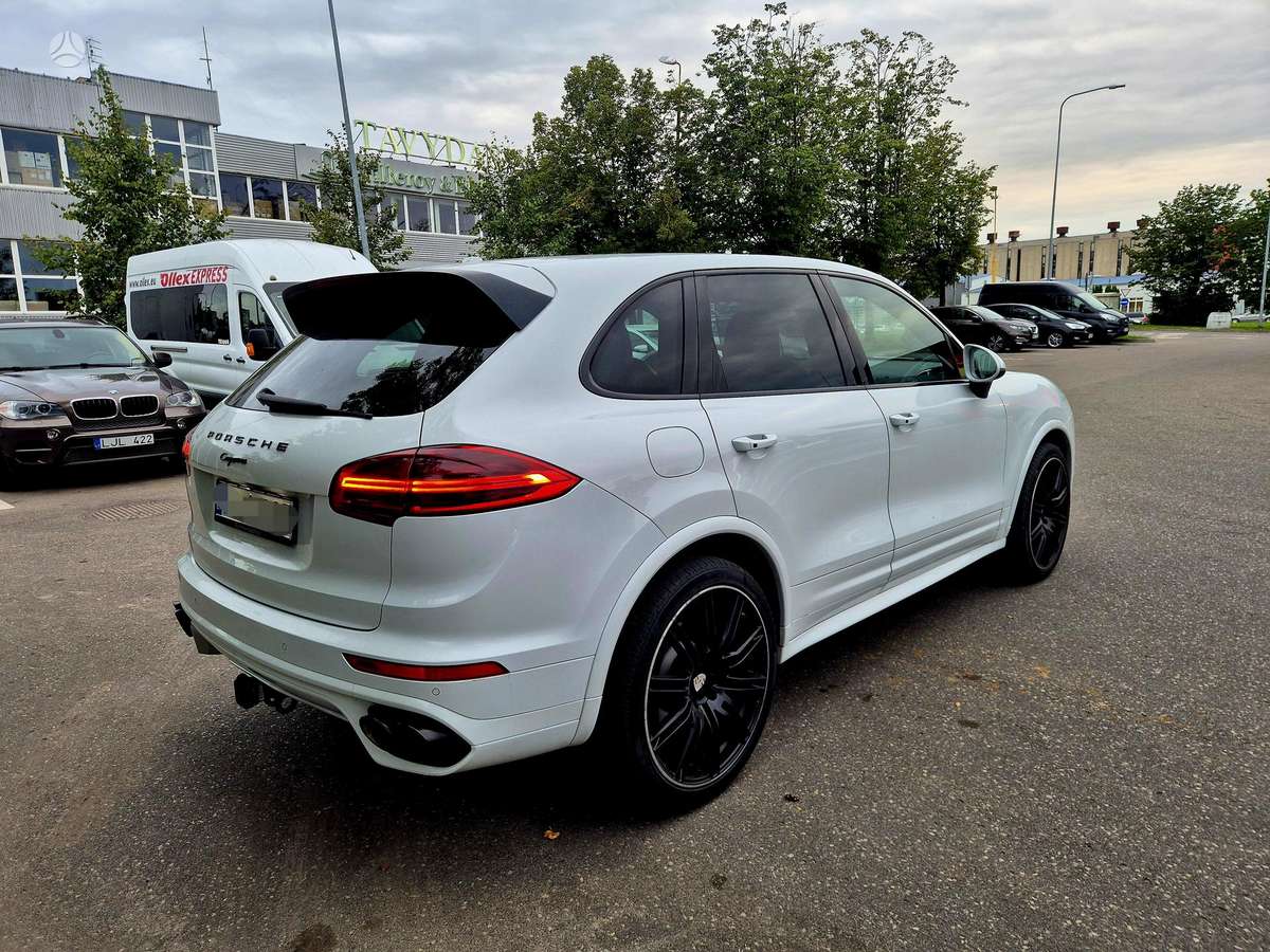 Porsche Cayenne - 5