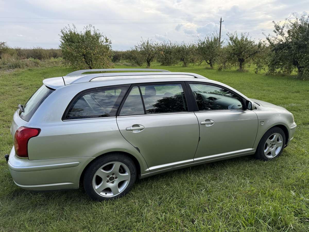 Toyota Avensis - 8