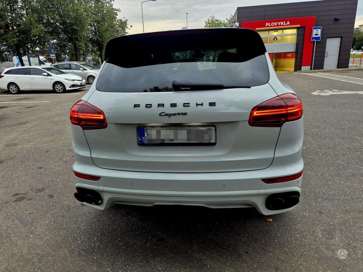 Porsche Cayenne - 6