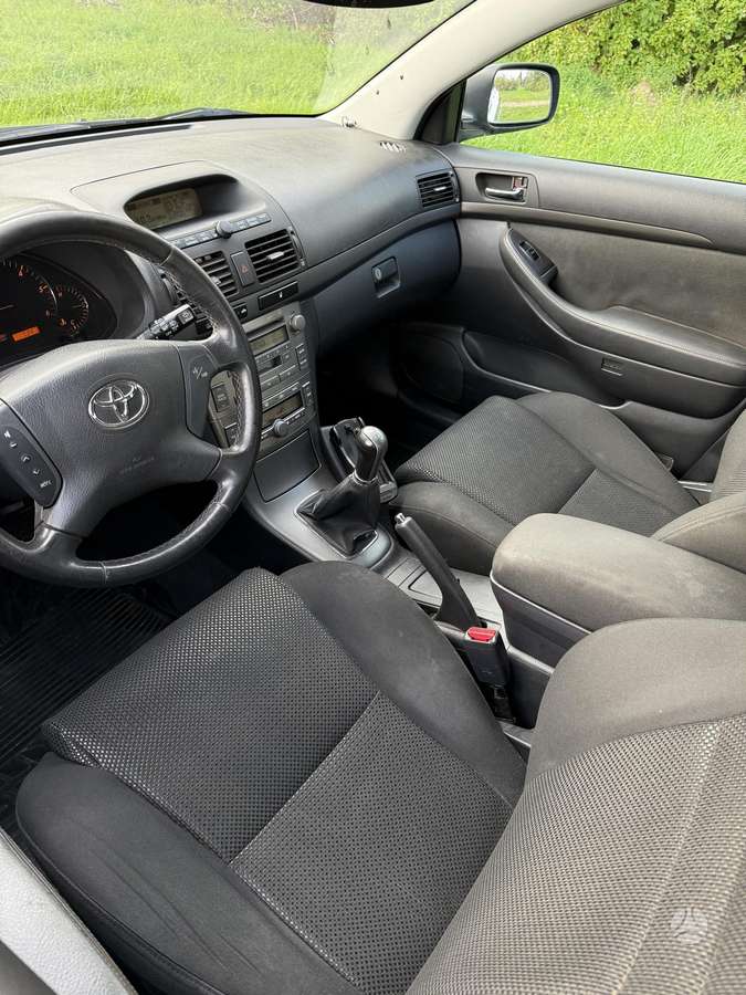 Toyota Avensis - 9