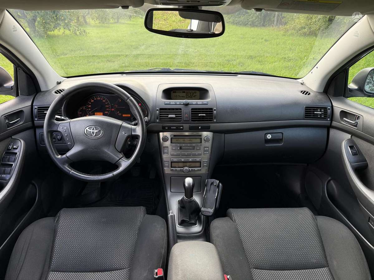 Toyota Avensis - 10