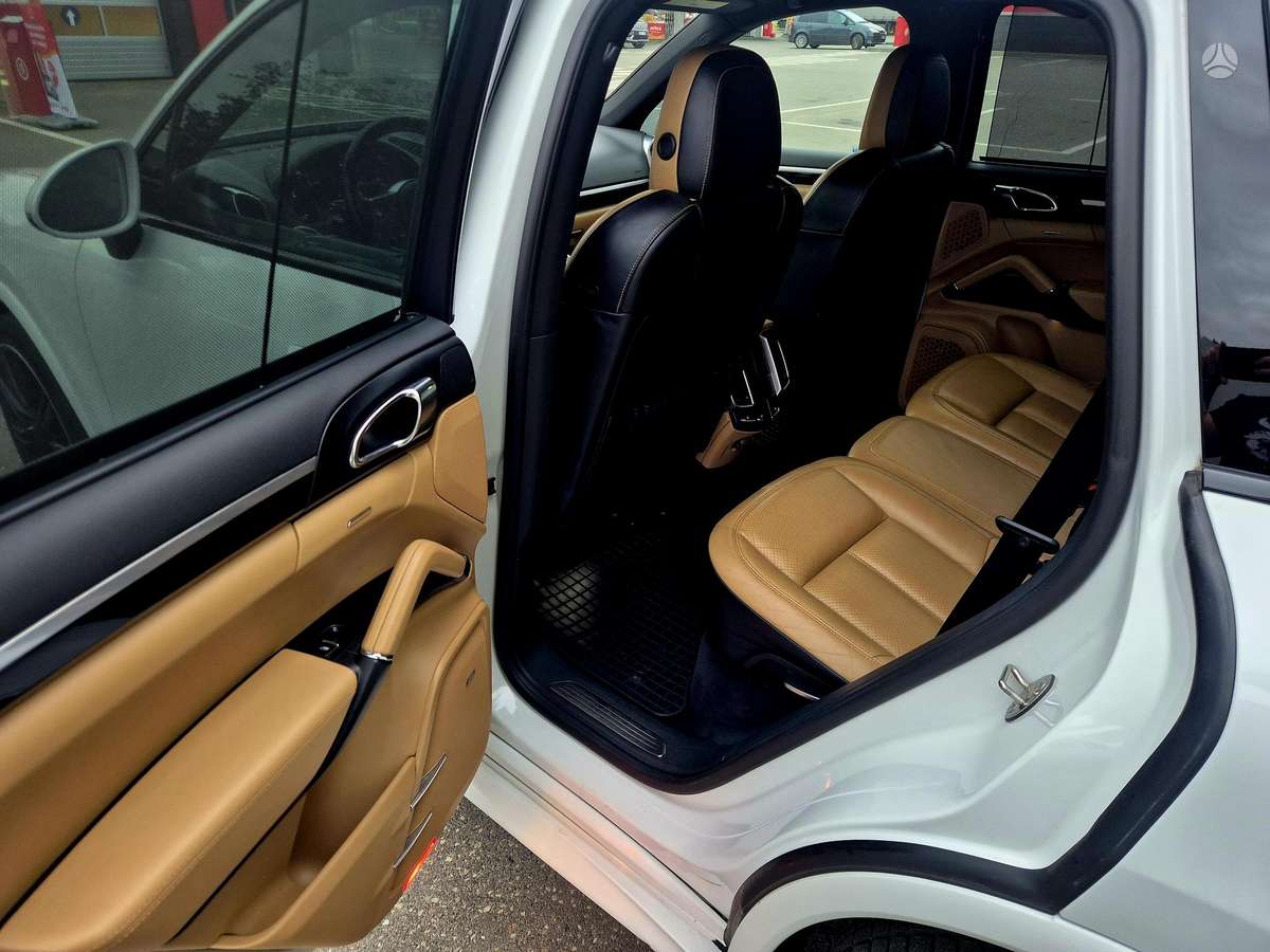 Porsche Cayenne - 8