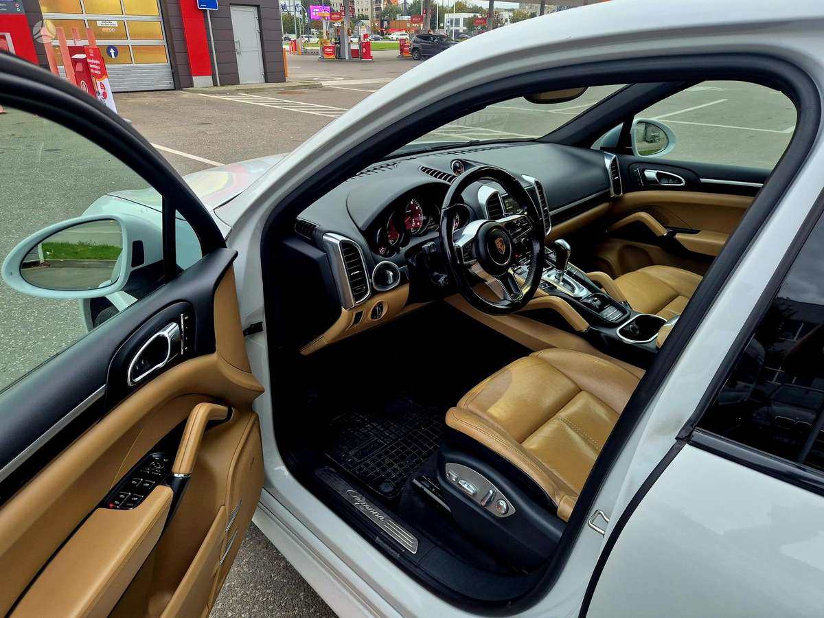 Porsche Cayenne - 9